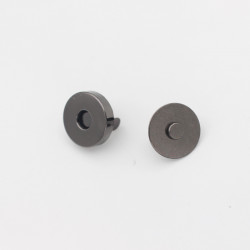 Round magnetic with wings 18x4
