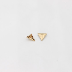Iron triangular pyramid rivet 12/15 mm